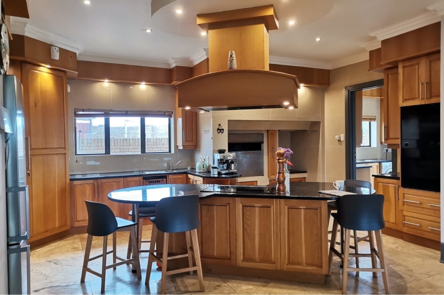 5 Bedroom Property for Sale in Bluewater Bay Eastern Cape